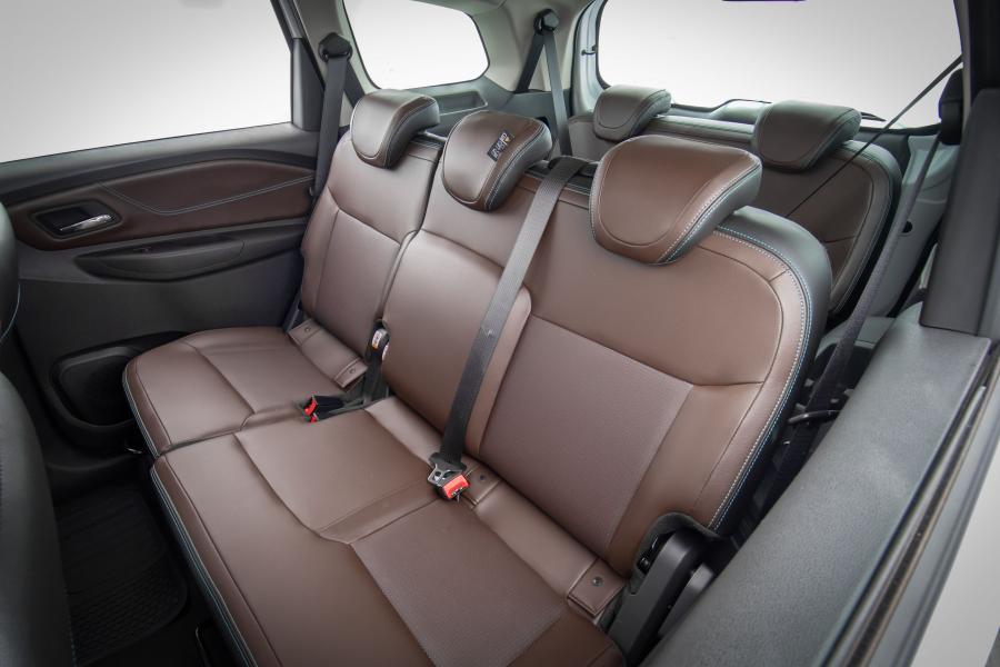 Интерьер Chevrolet Spin Premier 2019 года  (фото 5 из 8)